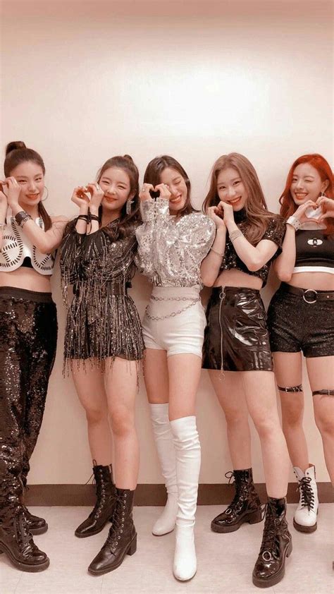 Itzy Yeji Ryujin Chaeryeong Yuna Lia Itzy Kpop Outfits Kpop Hot Sex