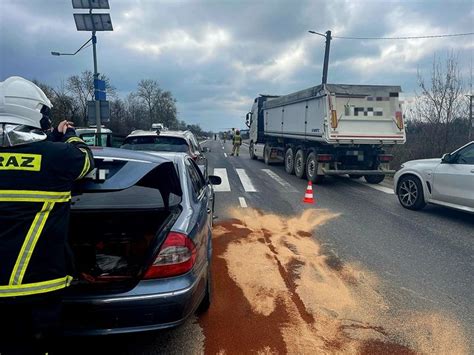 Ogromne utrudnienia na wylotówce z Warszawy Dwa pasy zablokowane