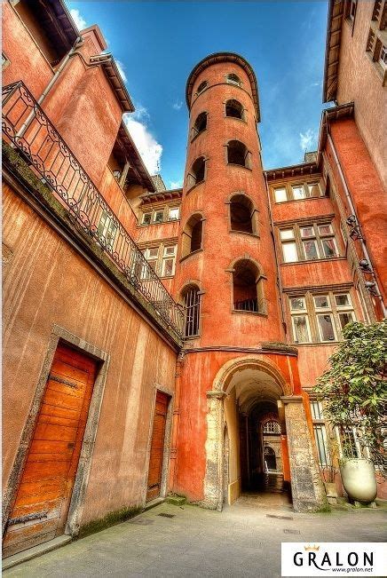 Les Traboules Des Passages Typiques Du Vieux Lyon Vieux Lyon