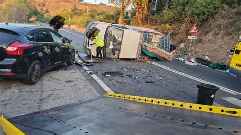 Velletri Genzano Brutto Incidente Sull Appia Zona Pilara Furgone