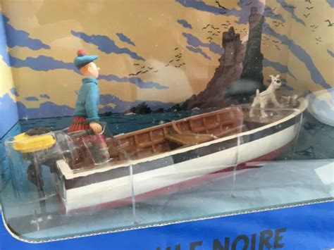 COFFRET GRAND DIORAMA Lîle noire figurine TINTIN en barque Réf 43002