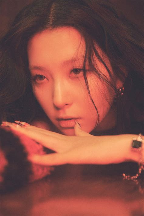 Seulgi Red Velvet Kembali Tampilkan Sisi Kelam Di Foto Teaser Terbaru Untuk “28 Reasons