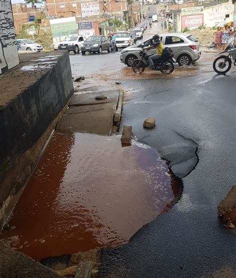 Cano Da Compesa Estoura No Viaduto Do Bairro Jo O Mota Em Caruaru