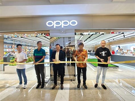 OPPO Hadirkan Experience Service Store Terbesar Dan Terlengkap Di