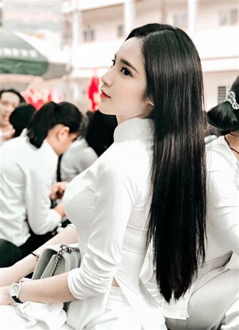 Hot girl miền Tây được báo quốc tế khen ngợi đẹp dịu dàng gợi cảm bên tà áo dài trắng