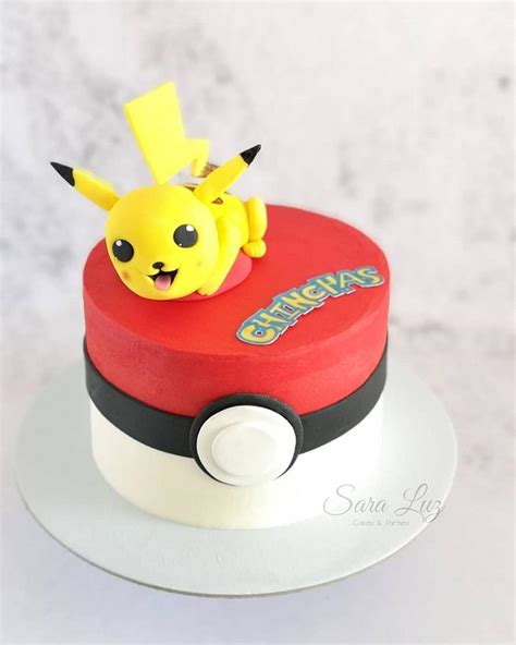 Pok Mon Ball Cake Decorated Cake By Sara Luz Cakesdecor