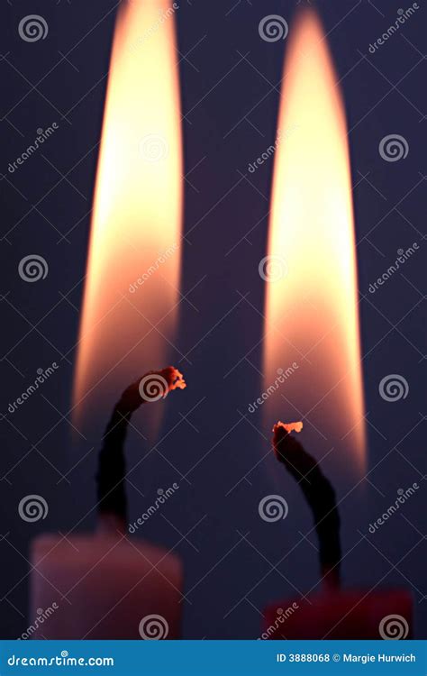 Duas Velas Do Lit Foto De Stock Imagem De Vela Flama 3888068