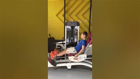 Тренування футболіста. Підйом на носки сидячи в тренажері. Бортко ...