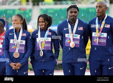 The Usa Team In The 4x400 Meter Mixed Relay Final Pose For A Photo At