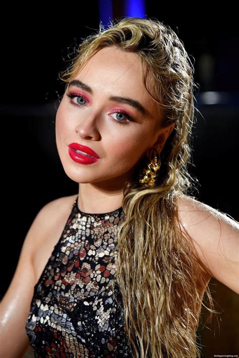 Sabrina Carpenter Ist Zu Sehen Bei Rihannas Hochkar Tiger Savage X