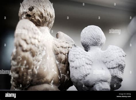 Two Angel Statues Angel Hi Res Stock Photography And Images Alamy