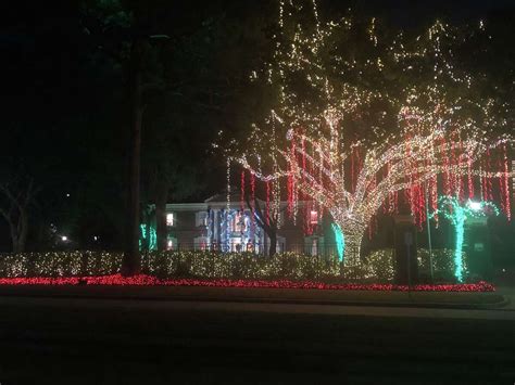 The Best River Oaks Christmas Light Displays This Year