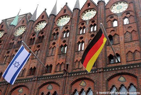 Stralsund zeigt Flagge Solidarität mit Israel