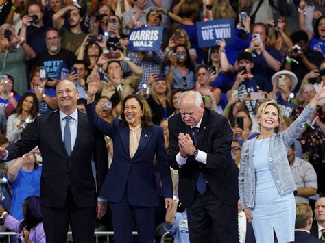 ‘fight For Our Future Kamala Harris And Tim Walz Hold First Rally