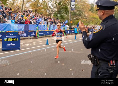 An Nypd Officer Cheers On Us Marathon Runner Shalane Flanagan As She