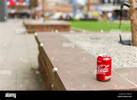 Coca Cola Can Hi Res Stock Photography And Images Alamy