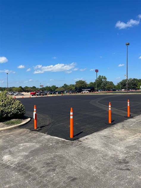 Professional Driveway Sealcoating Illinois Asphalt Pavement Services