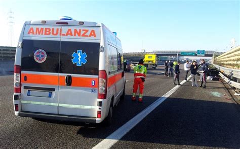 Incidente Sull A Tra Vibo E Pizzo Feriti E Traffico Bloccato