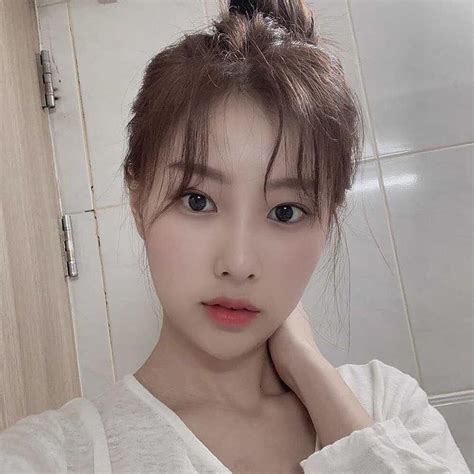 𝙺𝚊𝚗𝚐 𝙷𝚢𝚎𝚠𝚘𝚗 강혜원 di Instagram She looks really good with a bun 𝕥𝕒𝕘𝕤