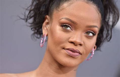 A Bunch of People Had No Idea Rihanna’s Last Name Is Fenty and Twitter ...