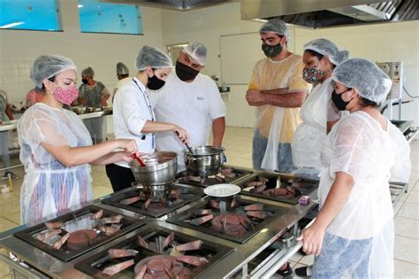 Curso Delícias de Páscoa da Prefeitura faz sucesso entre participantes