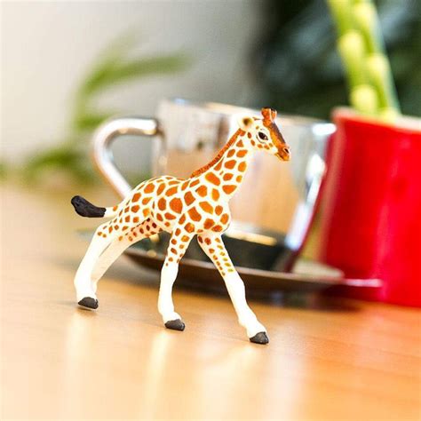 Reticulated Giraffe Baby Toy | Wildlife Animal Toys | Safari Ltd.