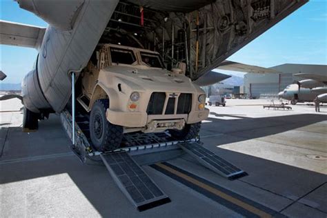 Oshkosh wins role in Humvee replacement