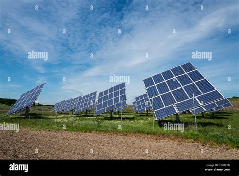 Paneles Solares Fotovoltaicos Con Sistemas De Seguimiento Solar