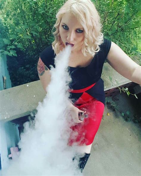 Pin Auf Vaping Girls