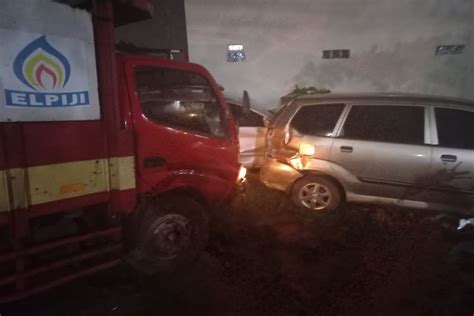 Truk Pengangkut Tabung Gas Tabrak Mobil Dan Motor Di Bogor Dua Tewas