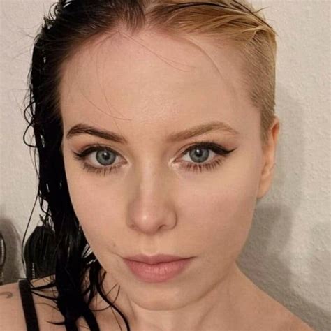 Amateur Babe Kirajameson Shows Her Sexy Feet Round Ass During A Bubble Bath CoedCherry