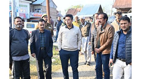 DC Kulgam tours various areas to listen people's issues - Daily Excelsior