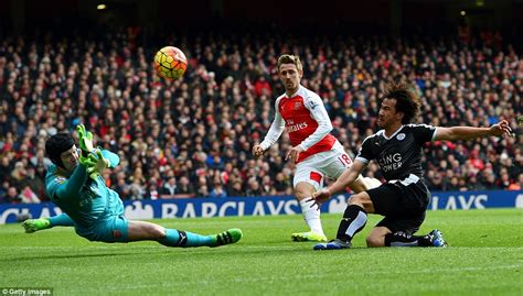 Arsenal 2 1 Leicester Danny Welbeck Scores Dramatic Last Minute Winner