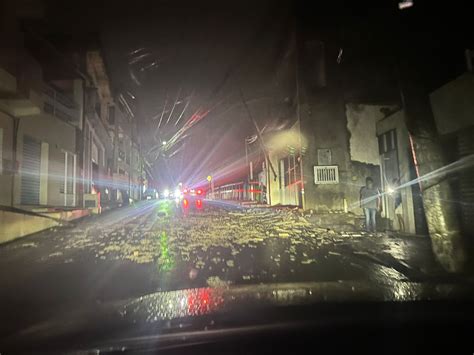 Forte Chuva Ventania Destelha Casas E Derruba Caixa D Gua Em