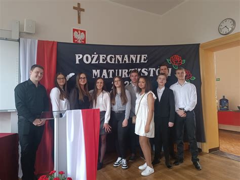 Uroczyste Po Egnanie Uczni W Klasy Iv B Technikum Mundurowe Mrocza