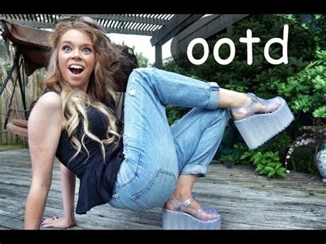 Hot Sexy Grav Yardgirl Bikini Pics