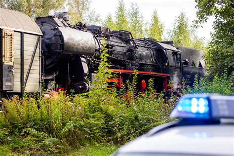 Mehr Als Verletzte In Stadthagen Museumseisenbahn Und Traktor