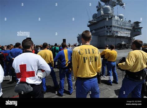 Atmosphere on the flight deck of the Charles-de-Gaulle aircraft carrier ...