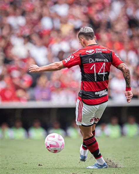 Pin De Silva Vargas Em Flamengo Arrascaeta Framengo Fotos De Meiota