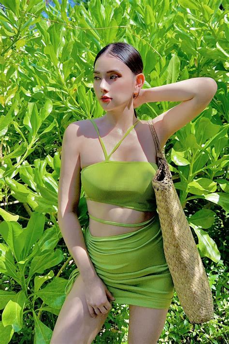 Thu Thủy thiêu đốt mạng xã hội với bikini khoe sắc vóc chuẩn siêu mẫu Saostar vn