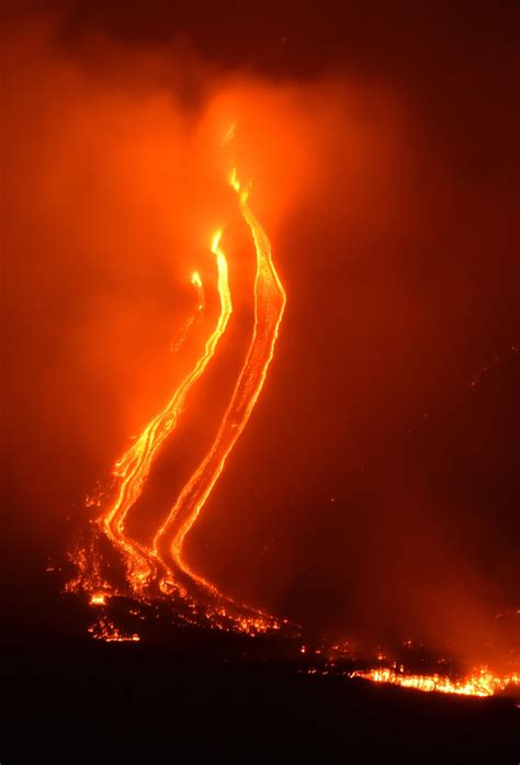 El Volc N Etna Entra De Nuevo En Erupci N En Italia Con Emisi N De