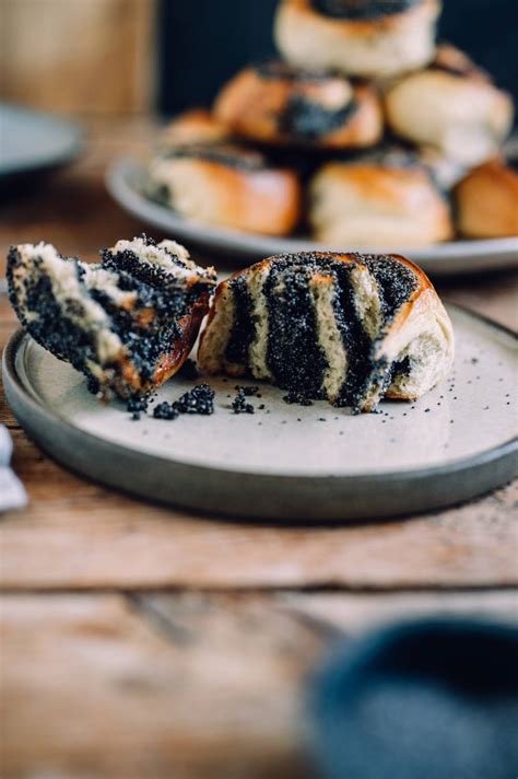 Hefeschnecken mit Mohn Vanille Füllung Knusperstübchen