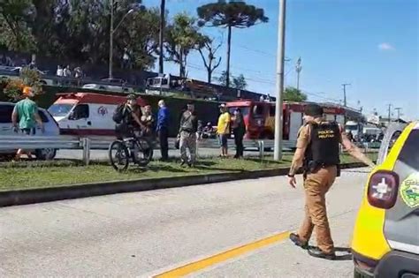 Mulher Morre Na Linha Verde Ap S Bater Moto Em Traseira De Carro