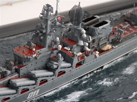Гвардейский ракетный крейсер "Варяг" пр. 1164 "Атлант"1:700 — Каропка ...
