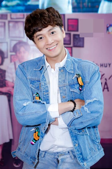 Ngô Kiến Huy tái hợp hot girl Sam sau năm