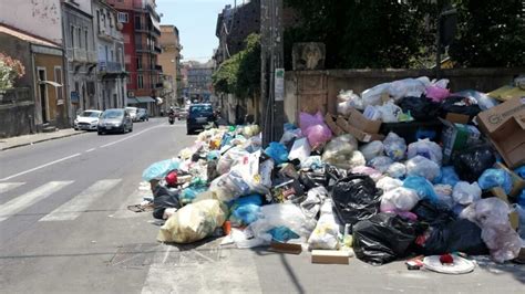 Catania Multe Salate E Sequestro Auto Per Chi Abbandona Rifiuti Le