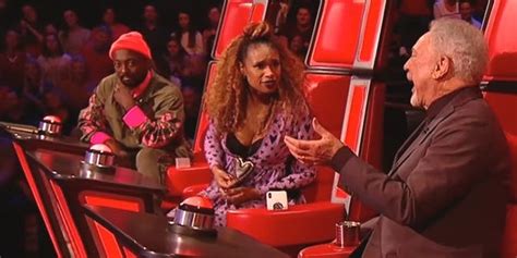 The Voice Uks Sir Tom Jones And Jennifer Hudson Perform An Incredible Battle Duet