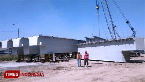 Pemasangan Steel Box Girder Arus Di Interchange Tol Cileunyi Akan