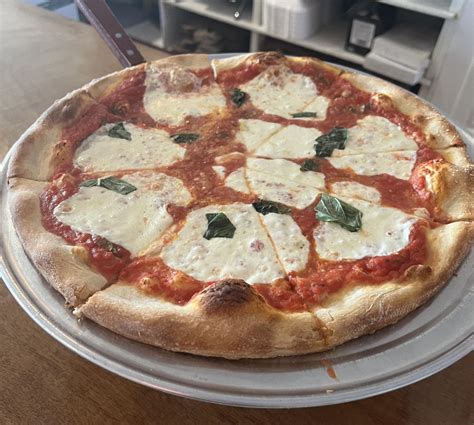 What causes a pizza (pic) to get soggy within minutes? Just curious : r ...