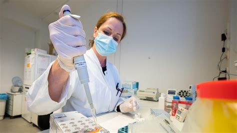 PCR Tests Luxusgut Ex Job Center Mitarbeiterin Arme Zahlen Lieber